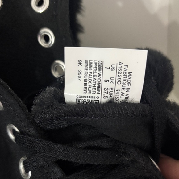 NWT Converse All Star Women's Black and White Fur-Lined High-Tops - Picture 5 of 6